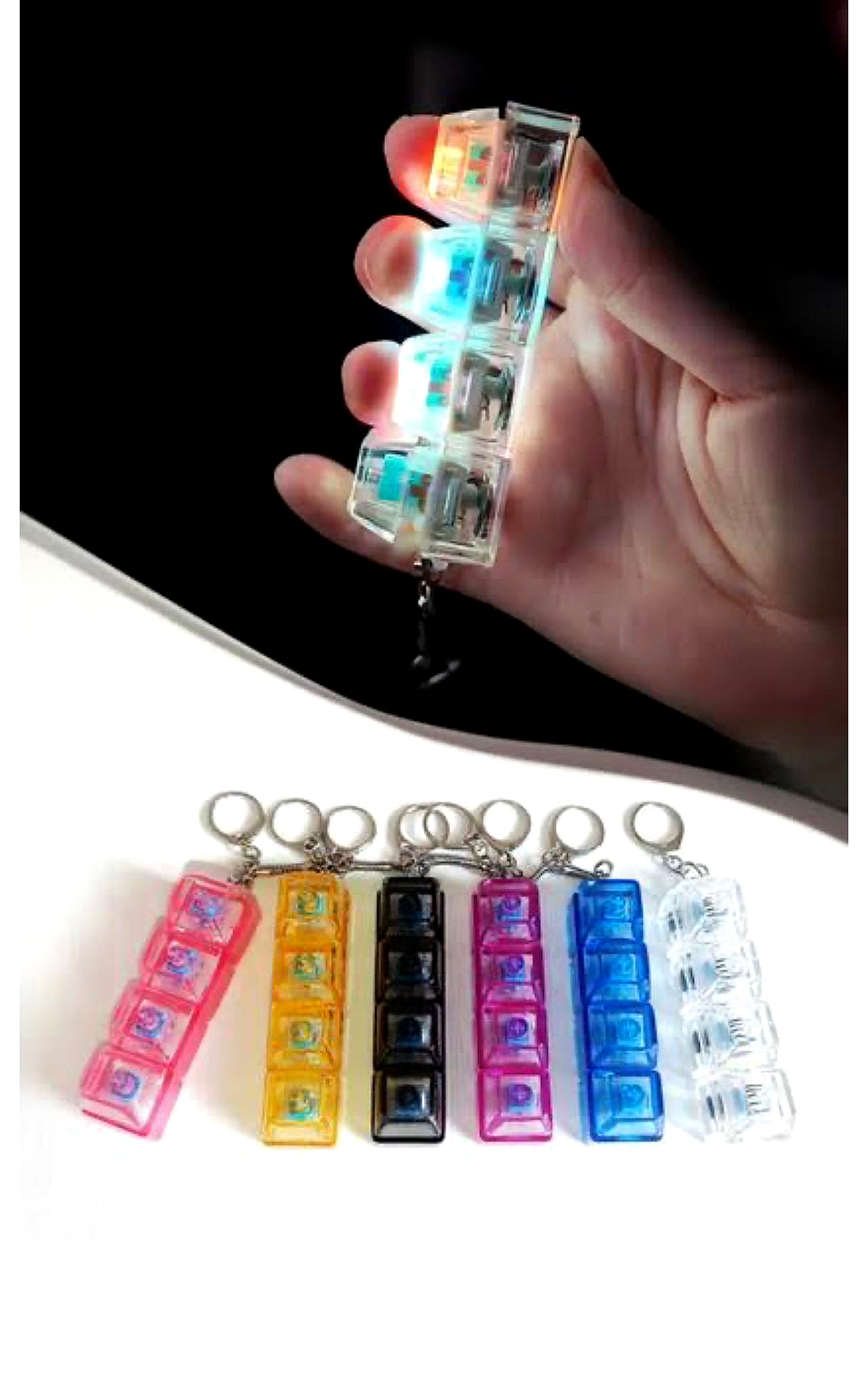 RGB LED Işıklı Küp Anahtarlık – Renk Değiştiren Şeffaf Mini Dekor Işık